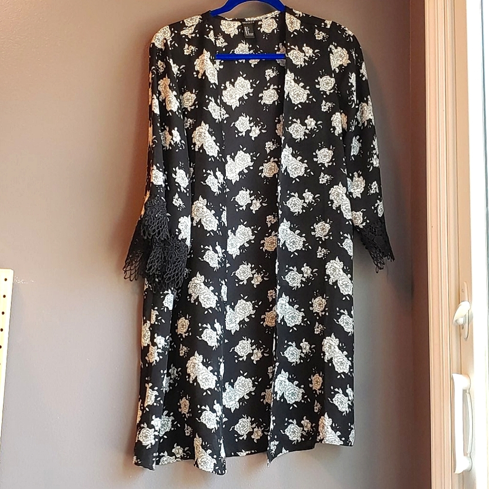 Black and white floral kimono